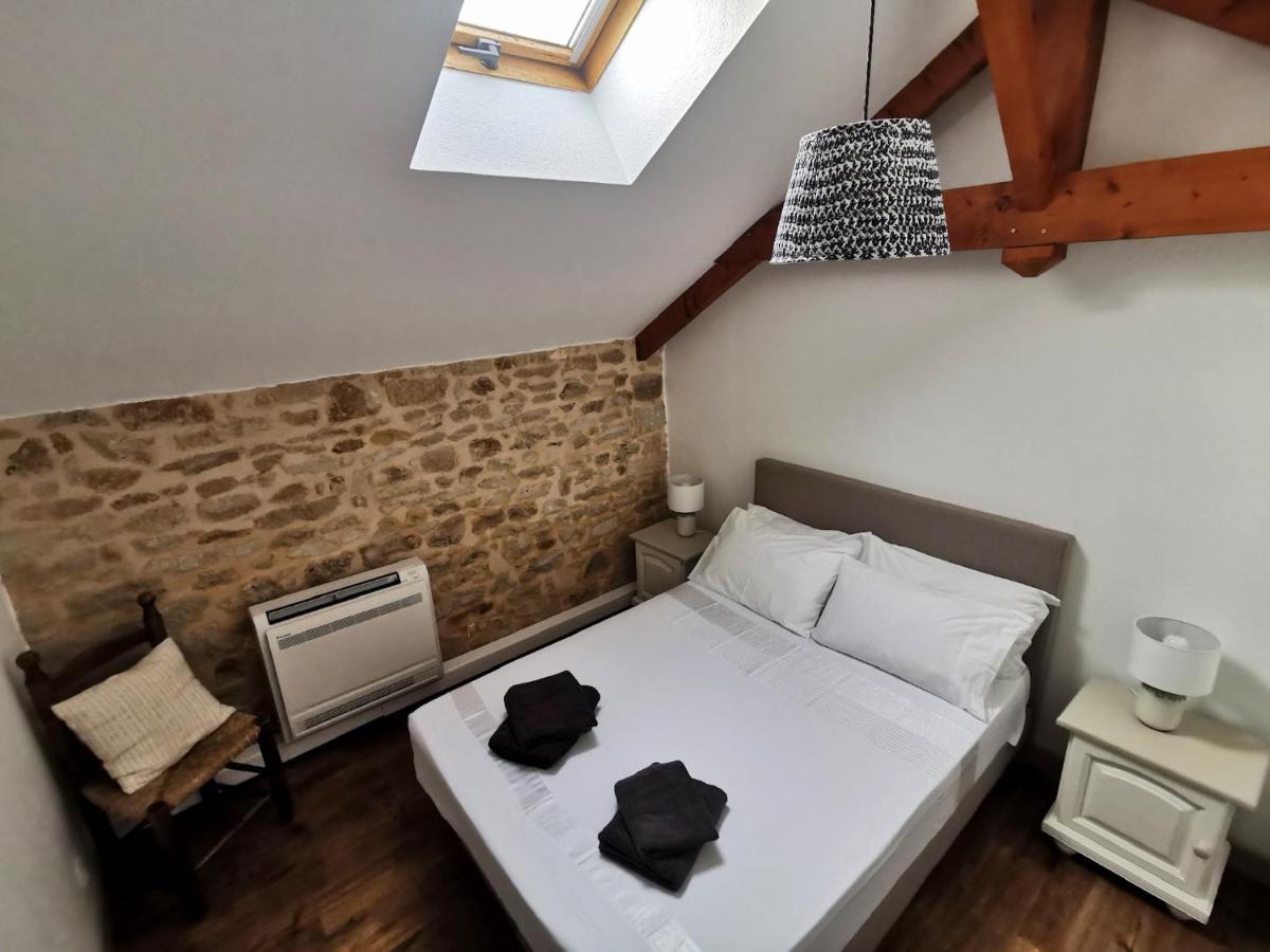 3 Self-Contained Gites With Pool And Games Room Saint-Georges-de-Noisné Екстериор снимка