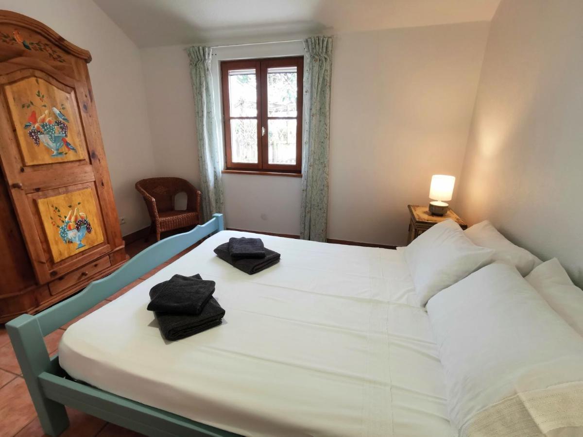 3 Self-Contained Gites With Pool And Games Room Saint-Georges-de-Noisné Екстериор снимка