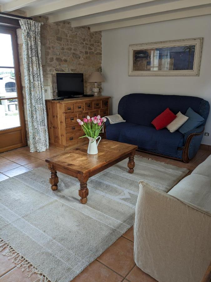 3 Self-Contained Gites With Pool And Games Room Saint-Georges-de-Noisné Екстериор снимка