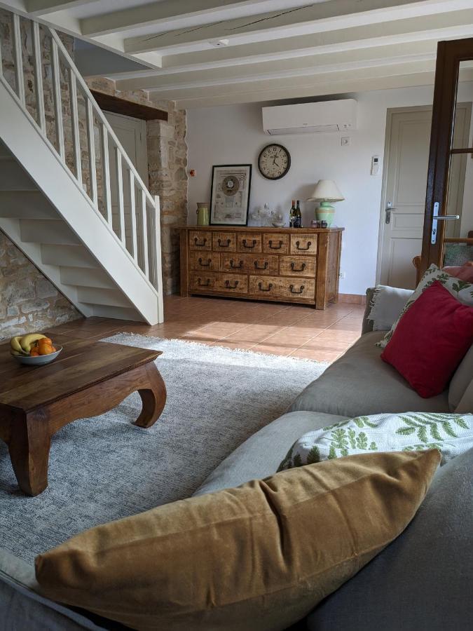 3 Self-Contained Gites With Pool And Games Room Saint-Georges-de-Noisné Екстериор снимка