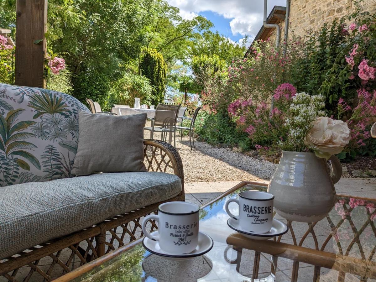 3 Self-Contained Gites With Pool And Games Room Saint-Georges-de-Noisné Екстериор снимка