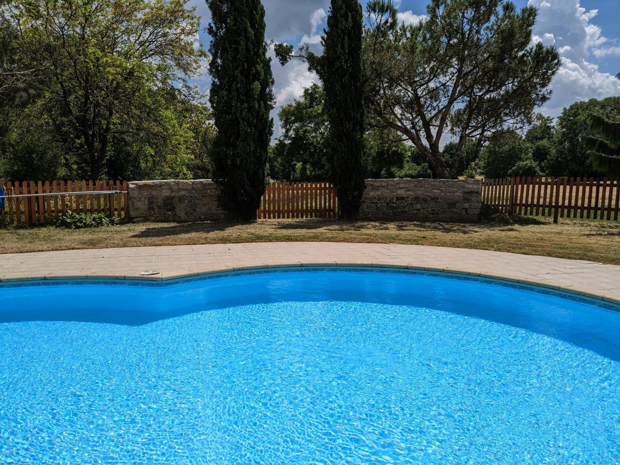 3 Self-Contained Gites With Pool And Games Room Saint-Georges-de-Noisné Екстериор снимка